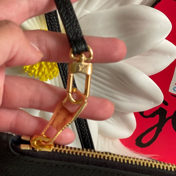 Louis  Vuitton Pouch ❤️❤️ NWT SOLD - Picture 7 of 10